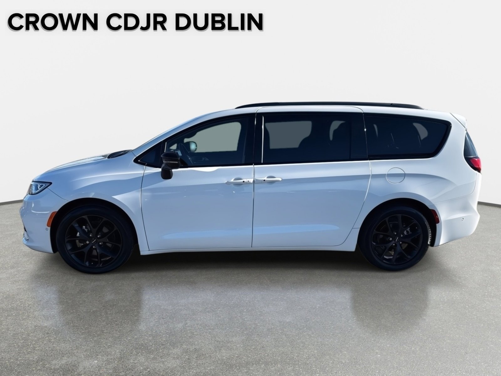 Used 2024 Chrysler Pacifica Limited w/ S Appearance Package image 7