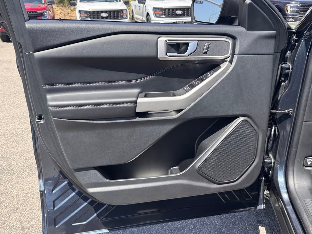 Certified 2023 Ford Explorer XLT RWD image 16