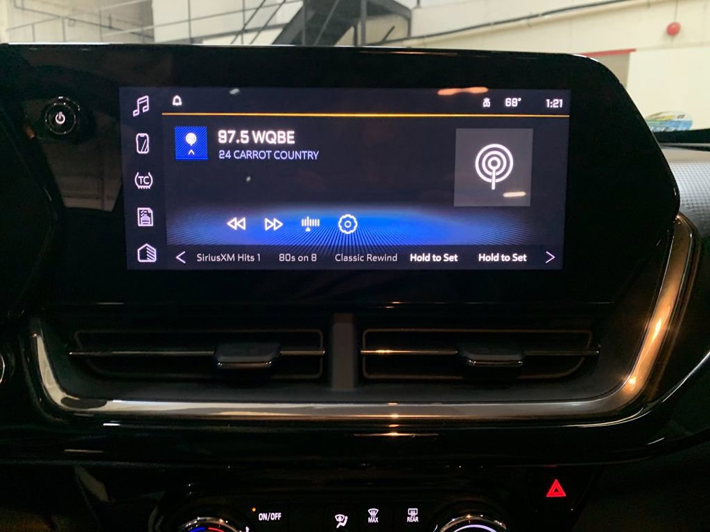 Used 2025 Chevrolet Trax RS w/ Sunroof Package image 22