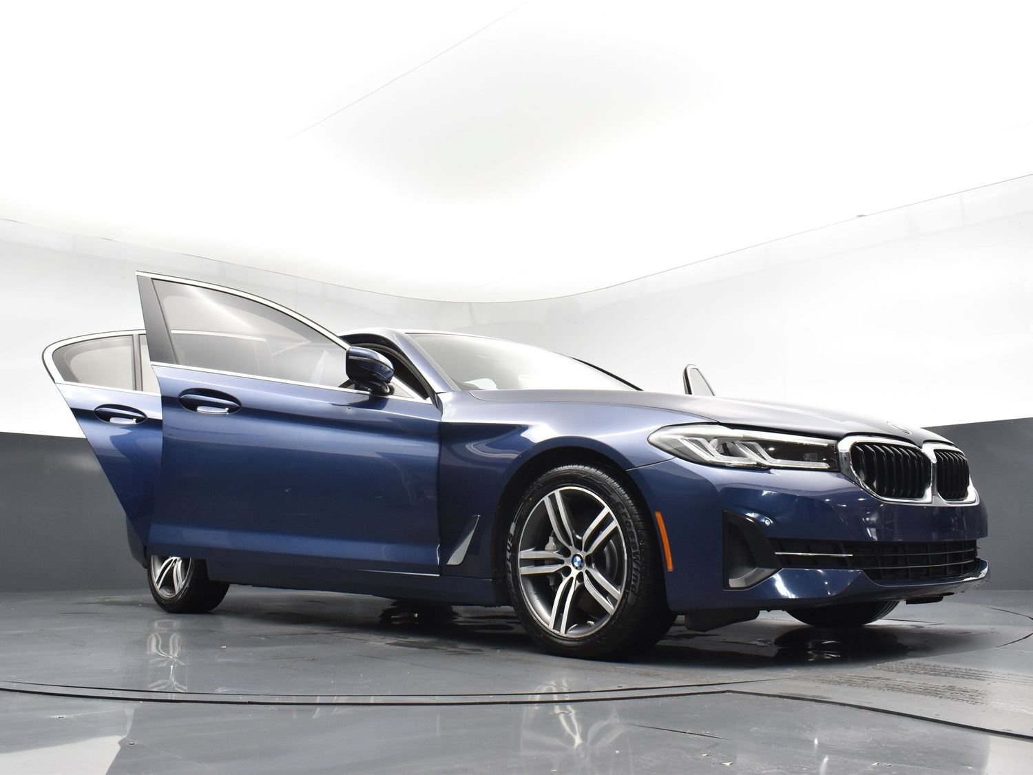 Used 2021 BMW 530i xDrive w/ Convenience Package AWD/4WD image 28
