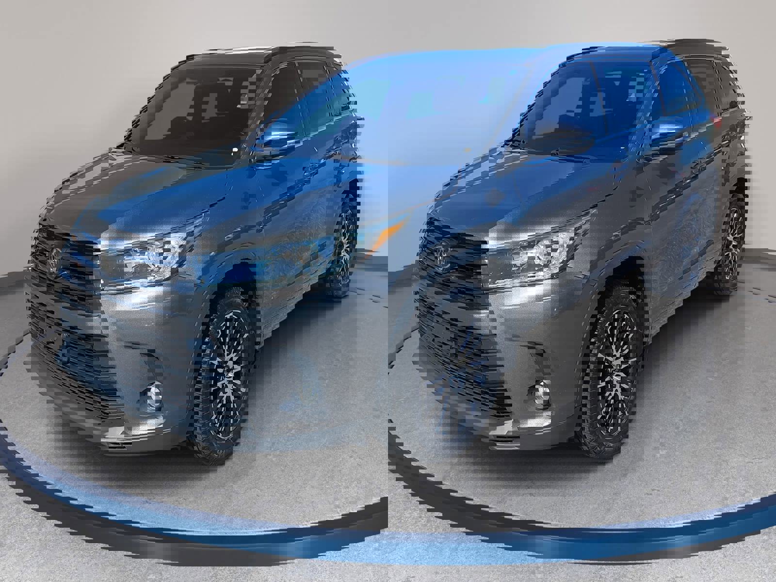 Used 2018 Toyota Highlander SE image 1