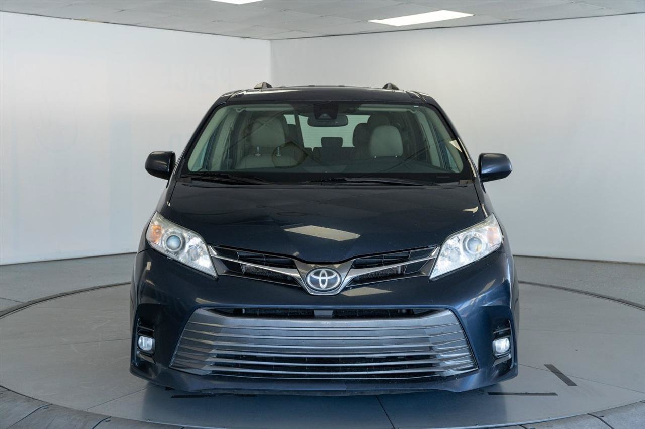 Used 2019 Toyota Sienna XLE AWD/4WD image 2