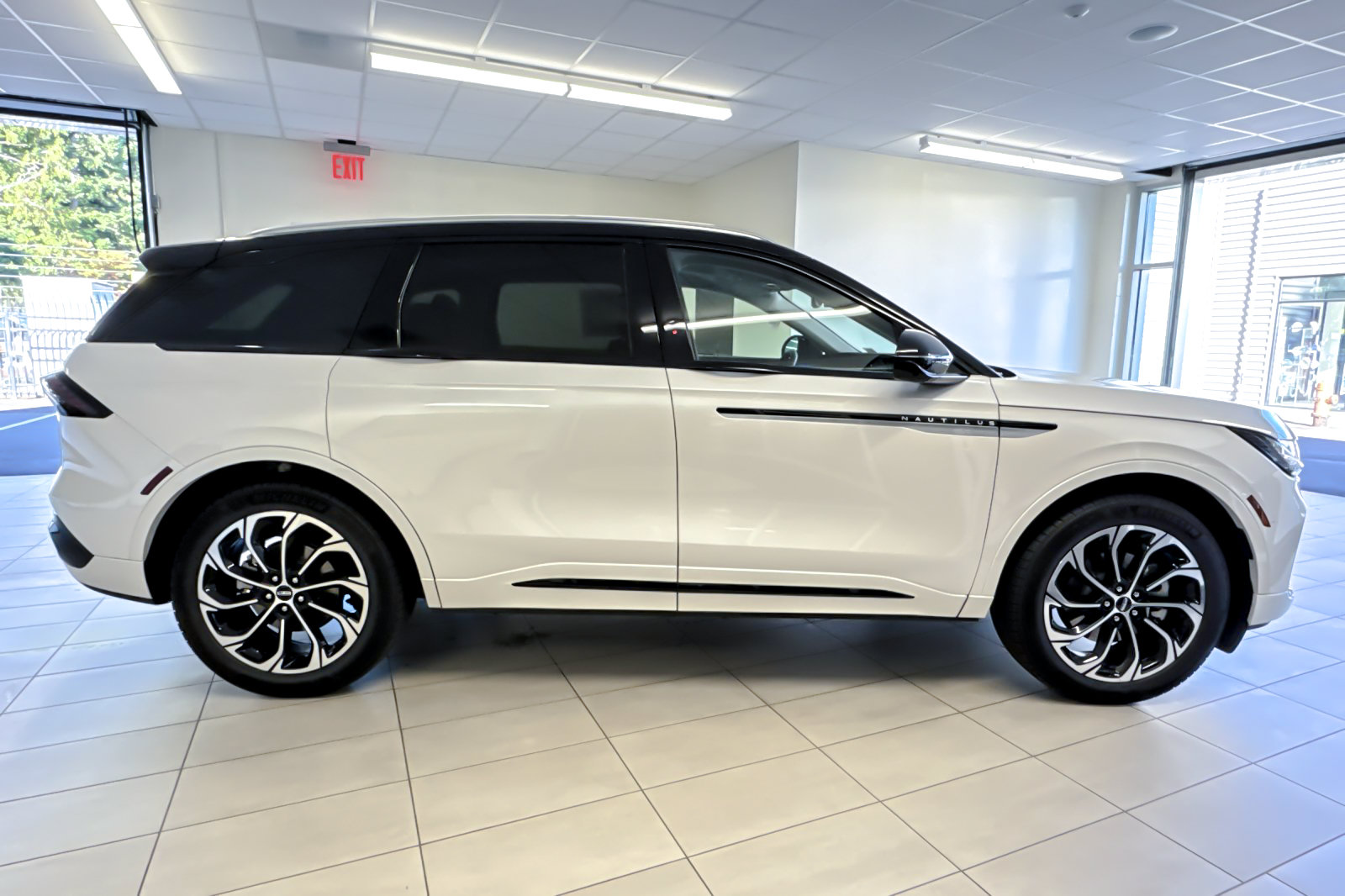 Used 2026 Lincoln Nautilus Reserve AWD/4WD image 3