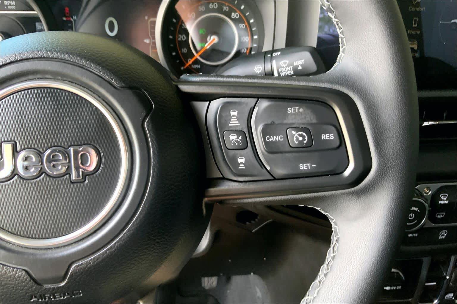 Used 2025 Jeep Gladiator Rubicon w/ Convenience Group AWD/4WD image 23