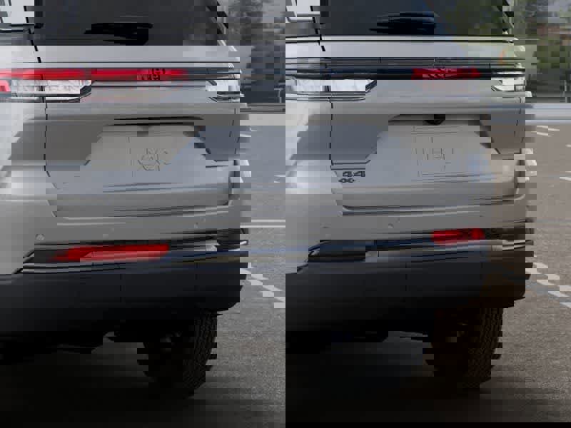 New 2026 Jeep Grand Cherokee Altitude image 13