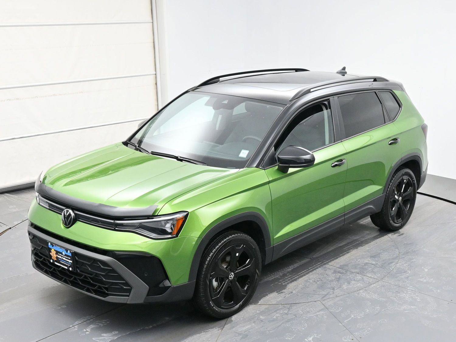 Certified 2025 Volkswagen Taos SE AWD/4WD image 36