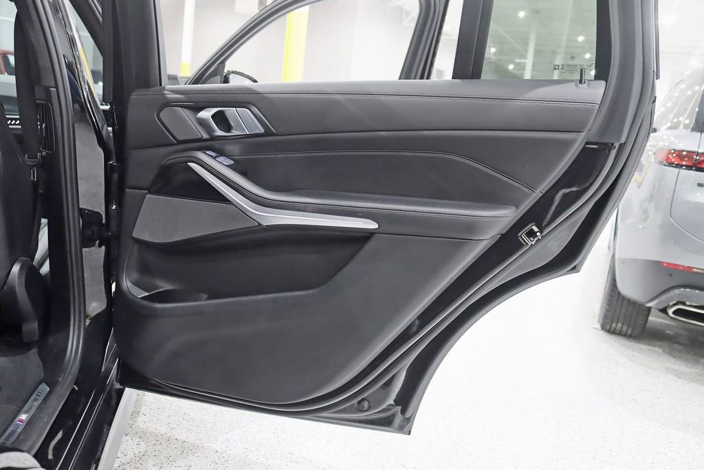 Used 2023 BMW X7 xDrive40i w/ Executive Package image 40