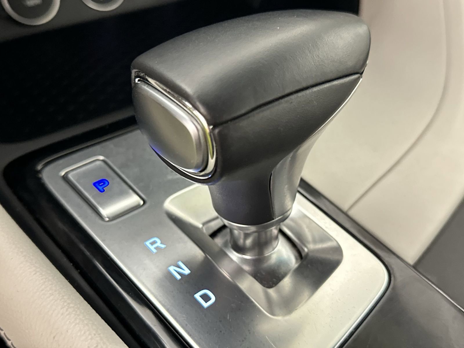Used 2025 Genesis G70 2.5T RWD image 20