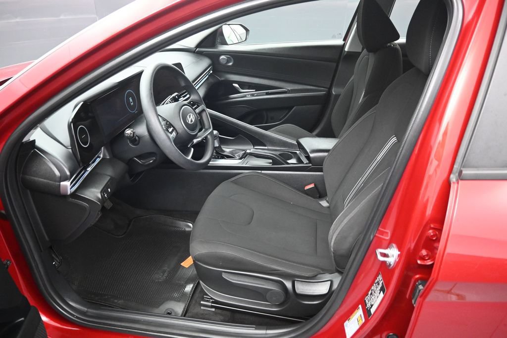 Used 2024 Hyundai Elantra SEL FWD image 9