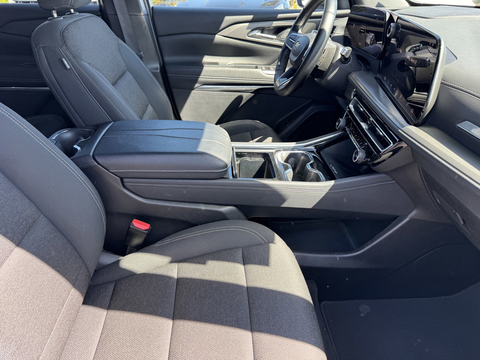 Used 2024 Chevrolet Traverse LT image 8