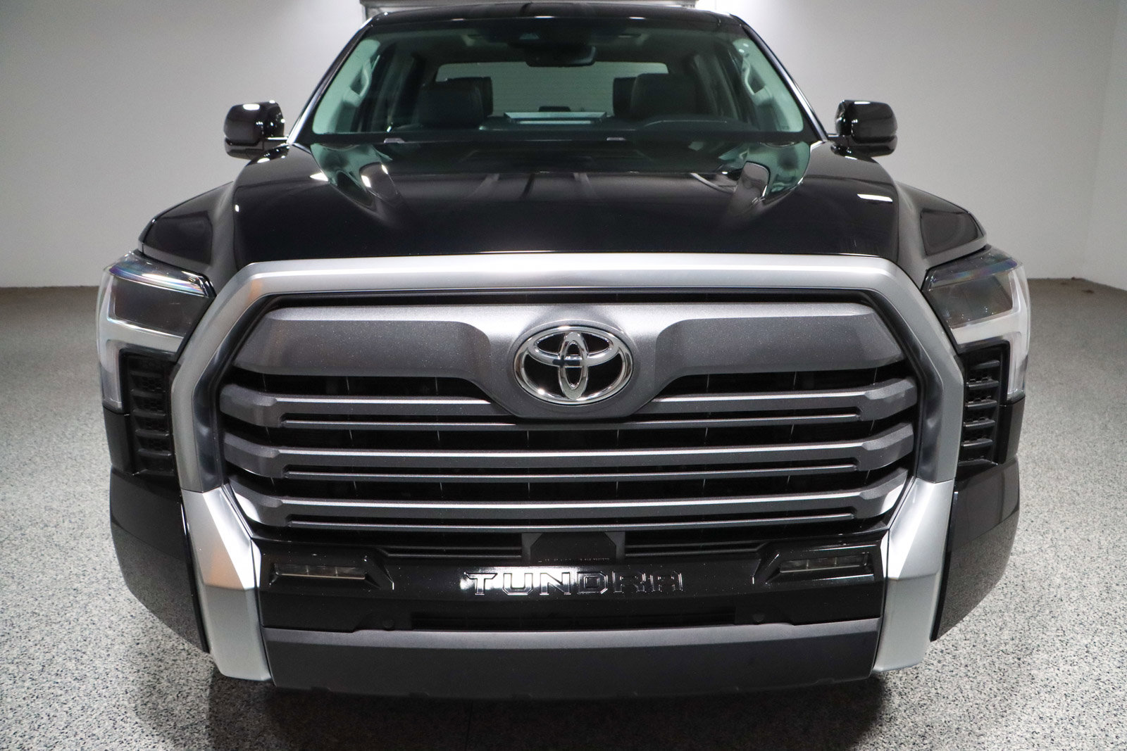 Used 2024 Toyota Tundra Limited image 4