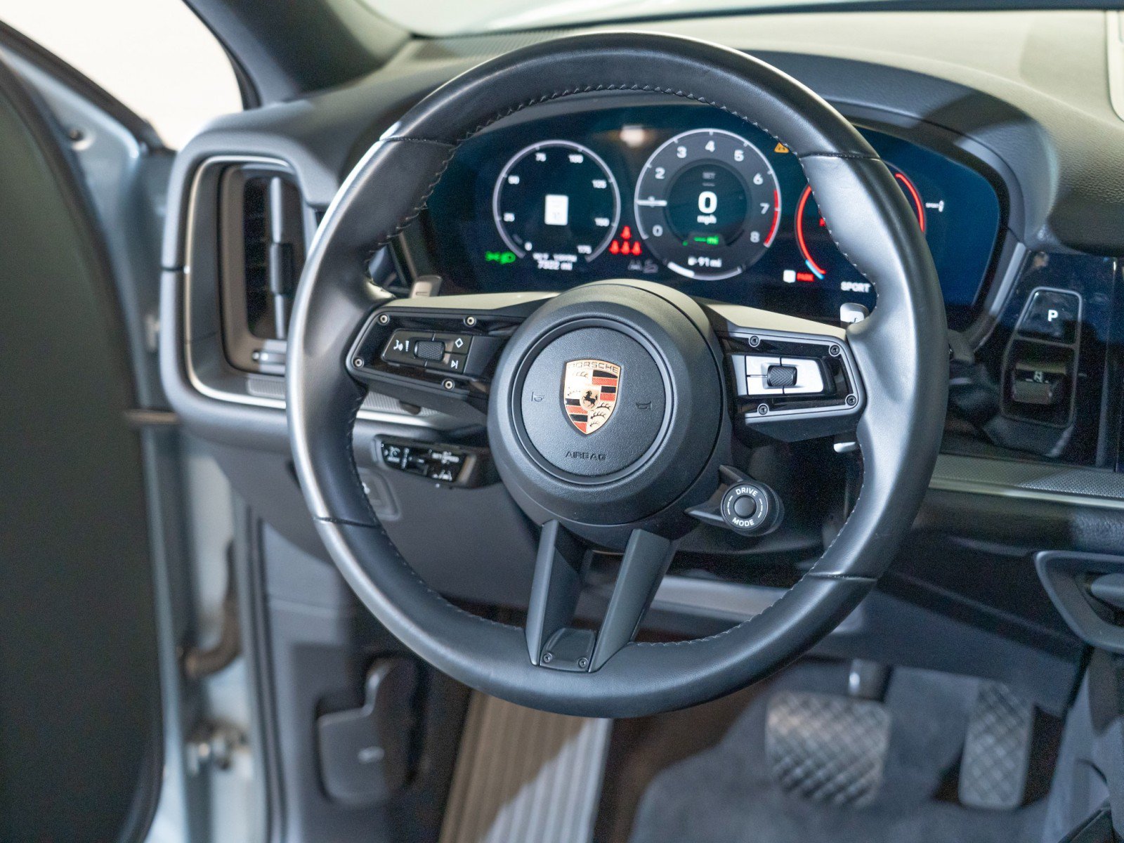 Certified 2024 Porsche Cayenne GTS AWD/4WD image 27