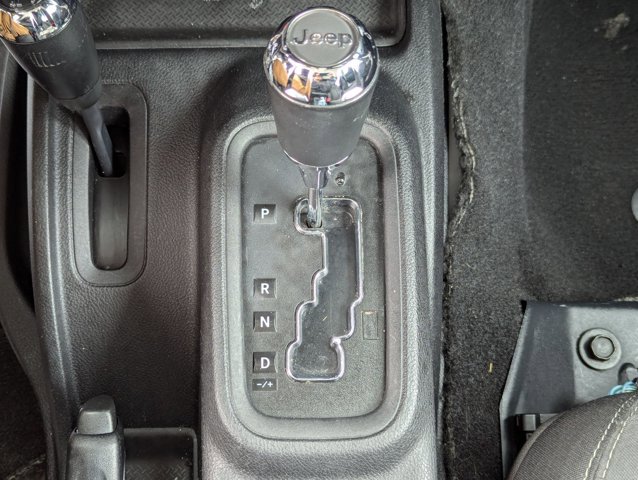 Used 2014 Jeep Wrangler Unlimited Rubicon w/ Connectivity Group AWD/4WD image 12