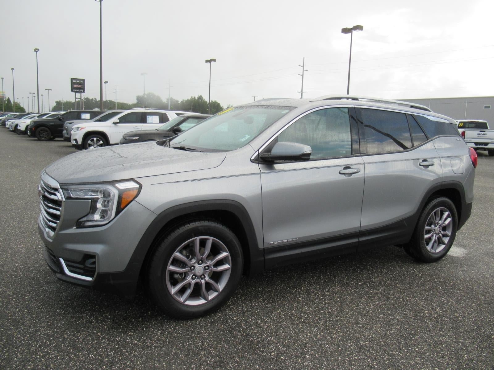 Used 2024 GMC Terrain SLT w/ Infotainment Package II FWD image 4