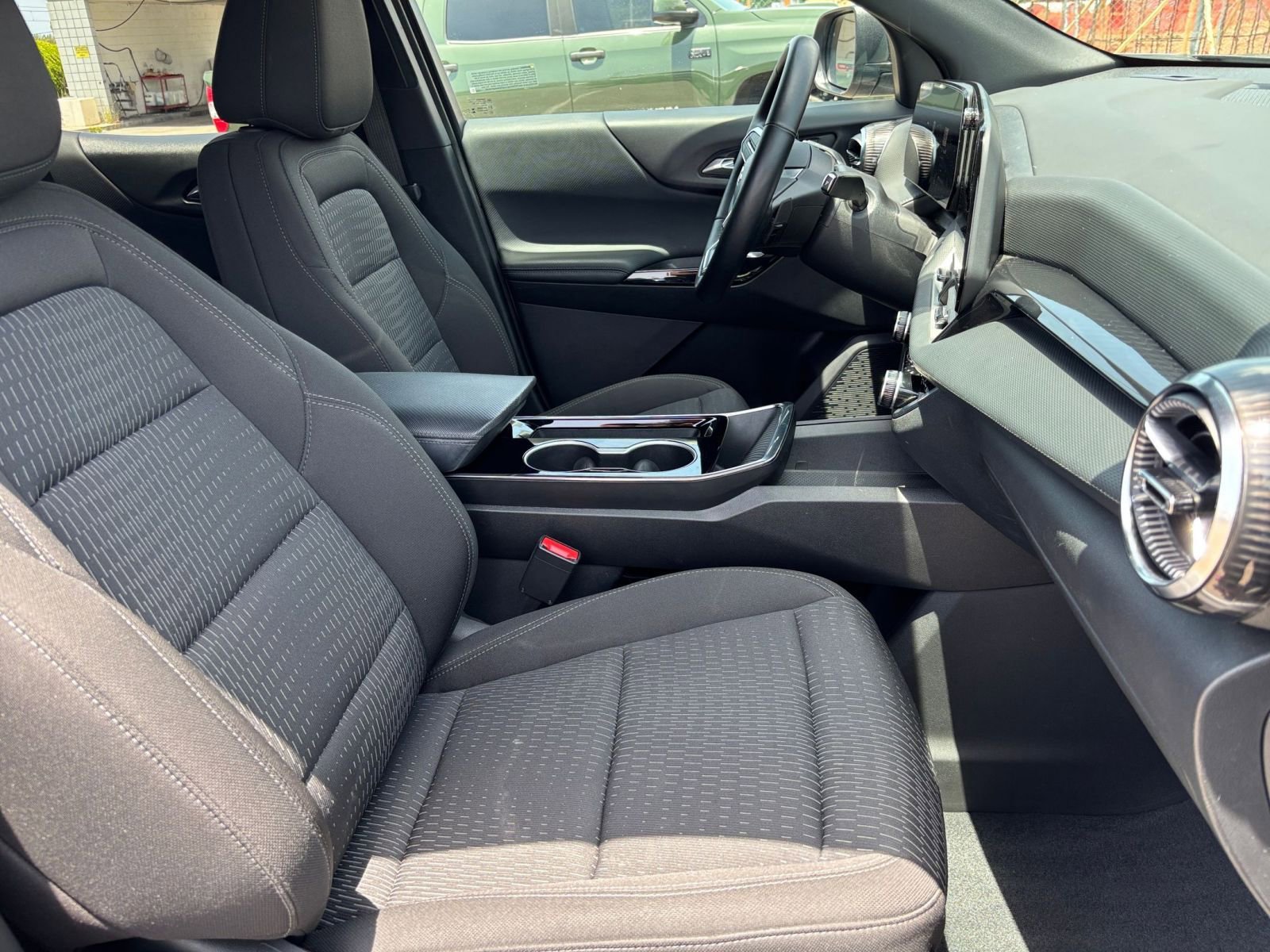 Used 2025 Chevrolet Equinox LT FWD image 36