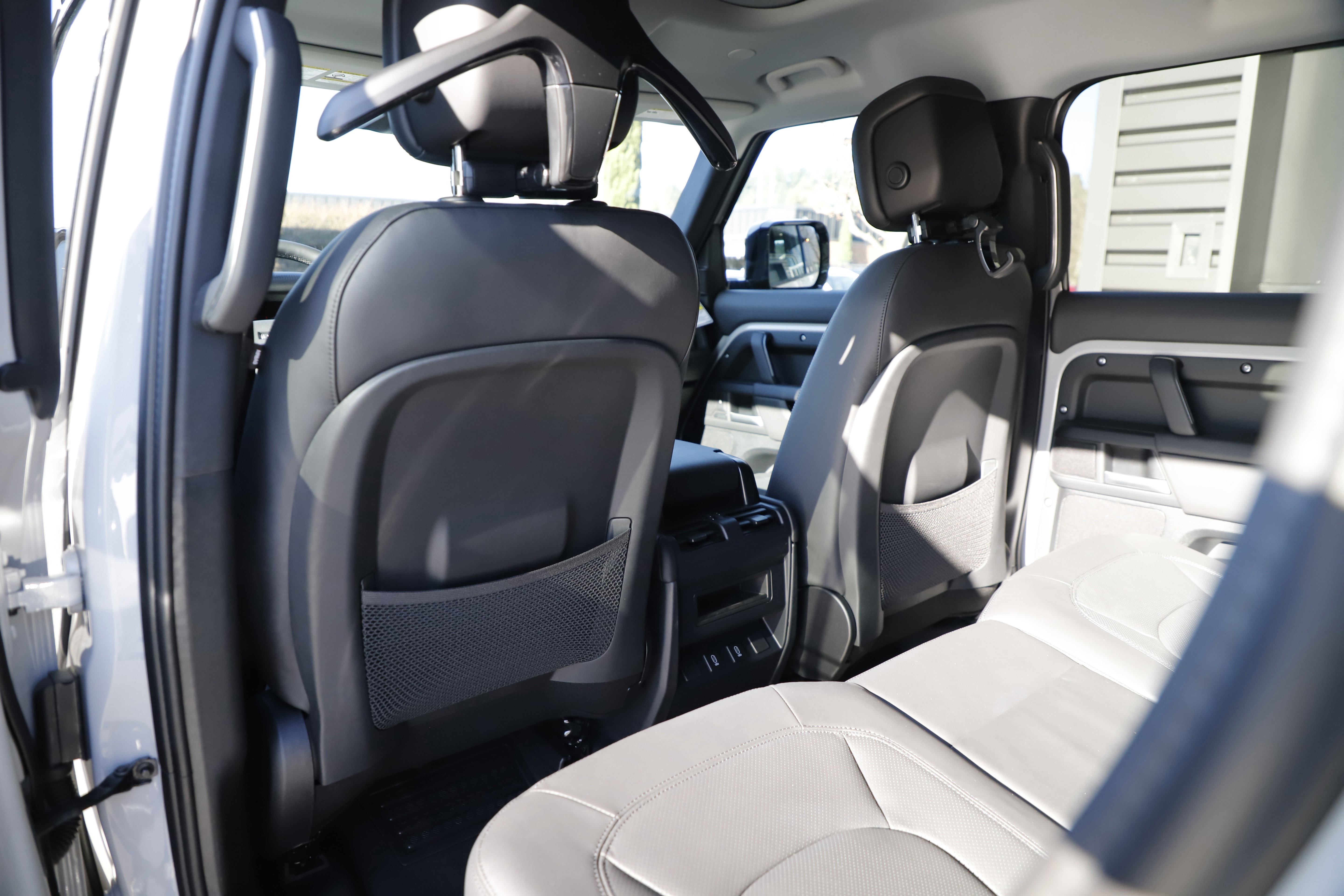 New 2026 Land Rover Defender 110 X-Dynamic SE image 14