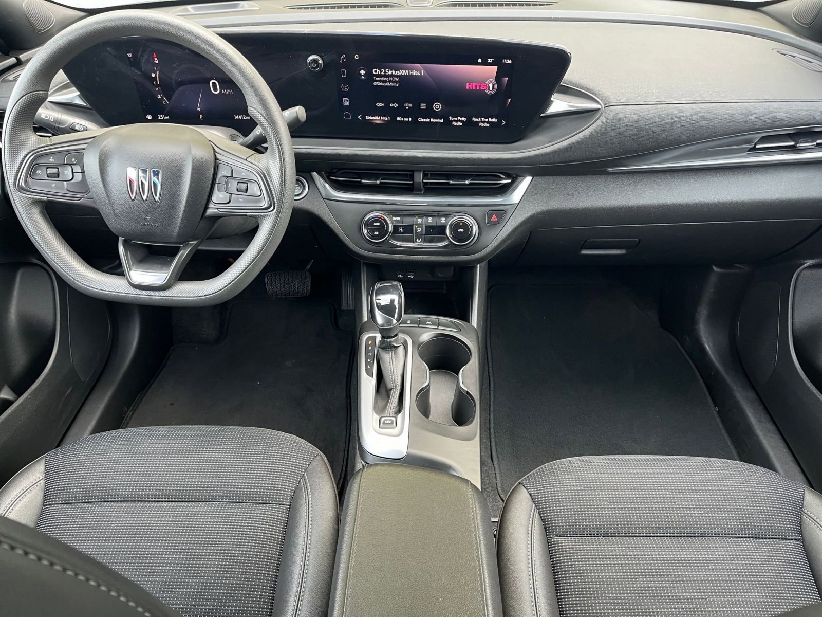 Used 2025 Buick Envista Preferred image 30