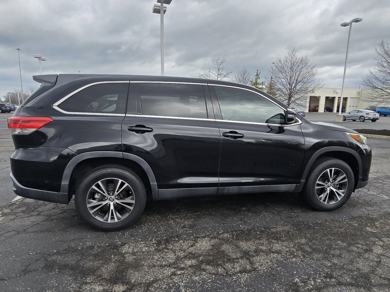 Used 2019 Toyota Highlander LE image 8