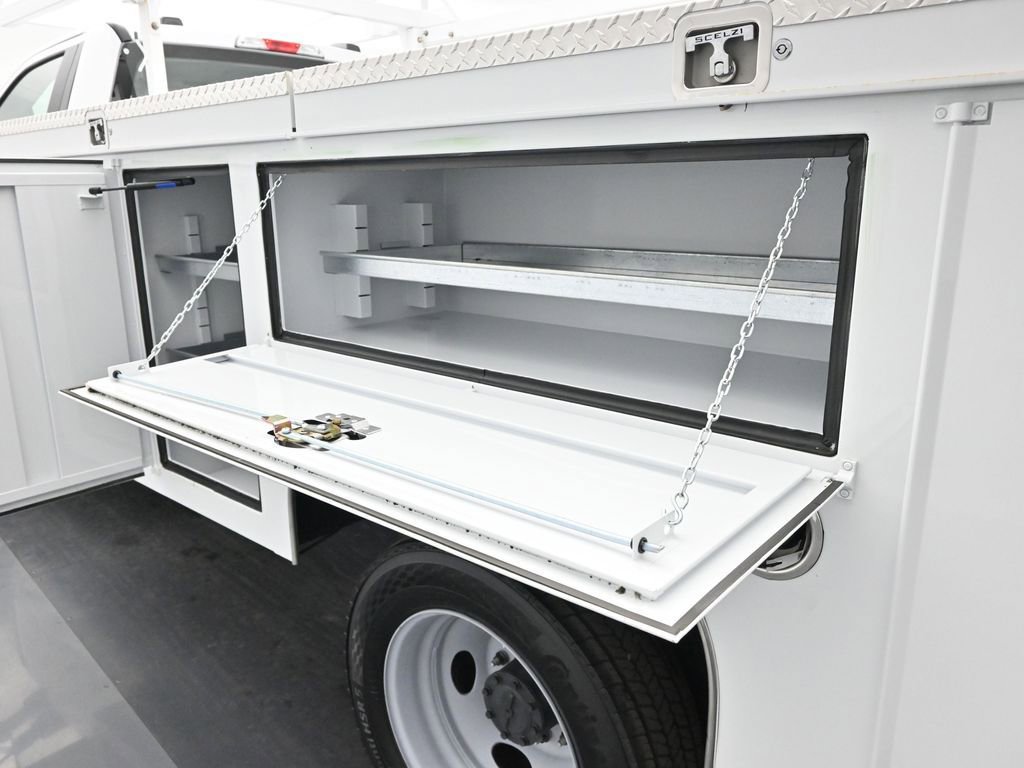 New 2025 Ford F450 XL w/ XL Chrome Package RWD image 18