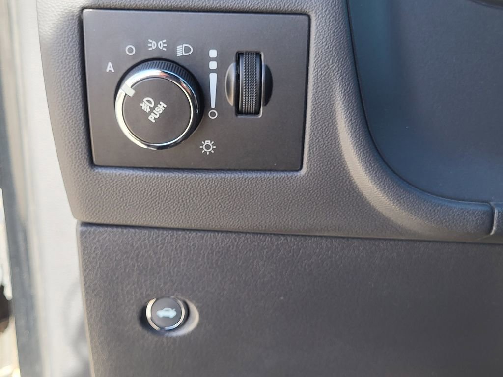 Used 2012 Dodge Challenger R/T image 25