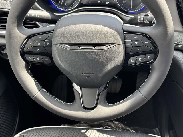 New 2027 Chrysler Pacifica Limited FWD image 12