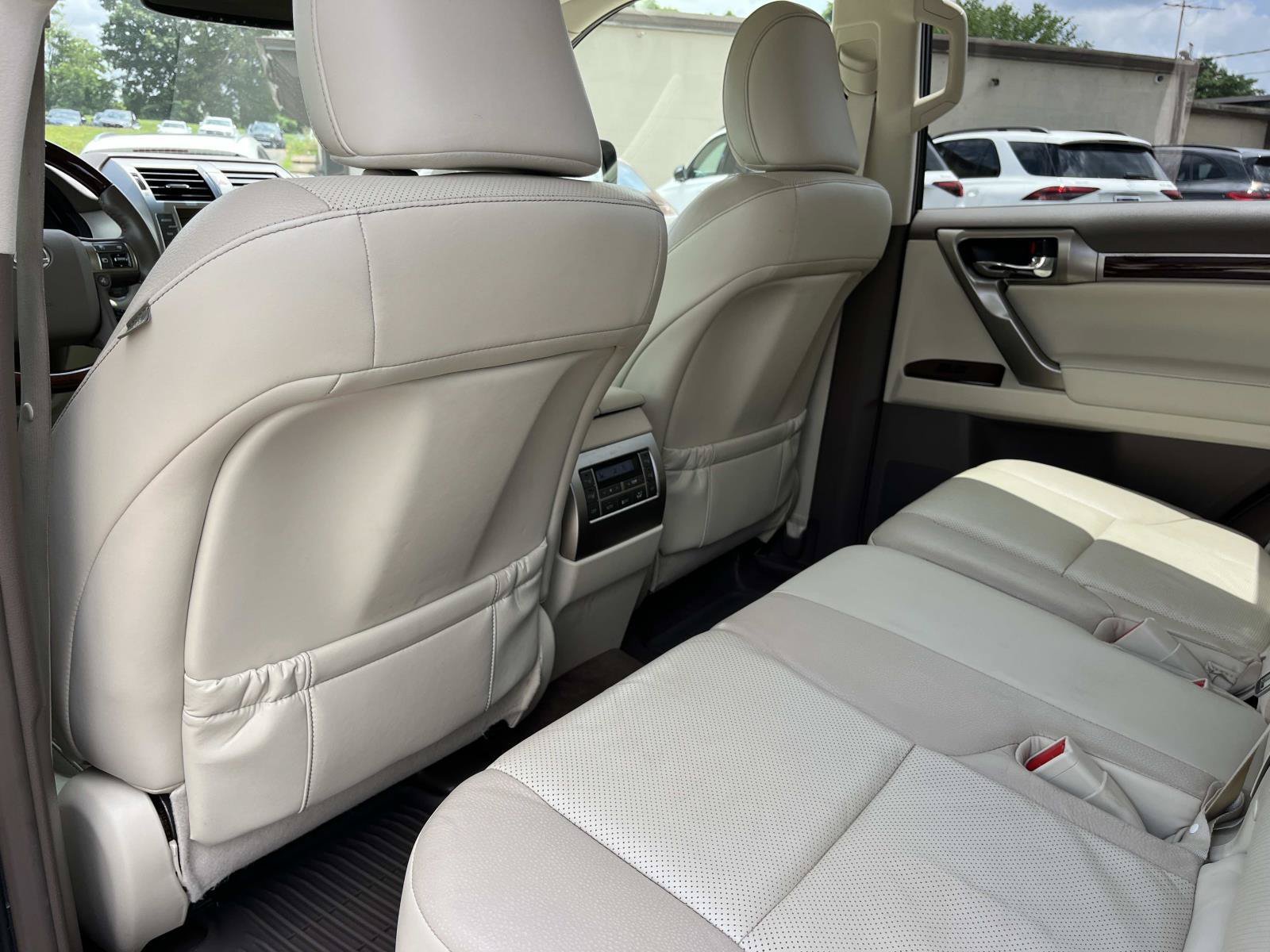 Used 2015 Lexus GX 460 w/ Premium Package AWD/4WD image 19