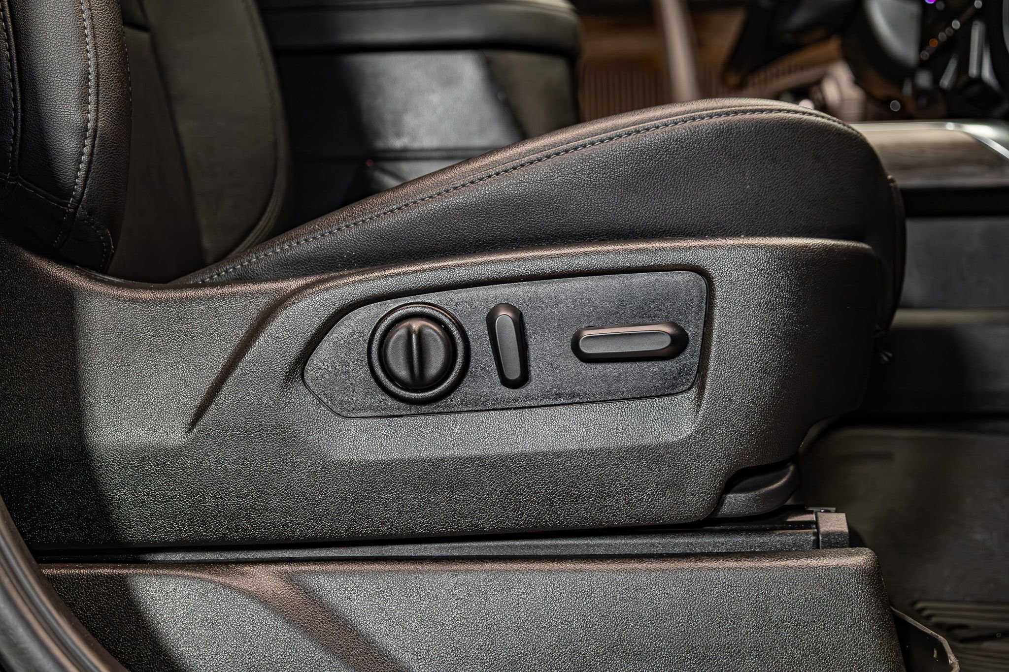 Used 2022 Chevrolet Silverado 2500 LTZ w/ LTZ Plus Package AWD/4WD image 29