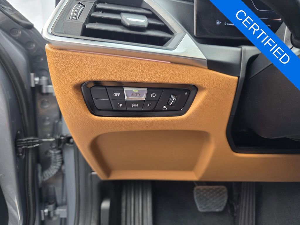 Used 2023 BMW 330i Sedan w/ Driving Assistance Package image 25