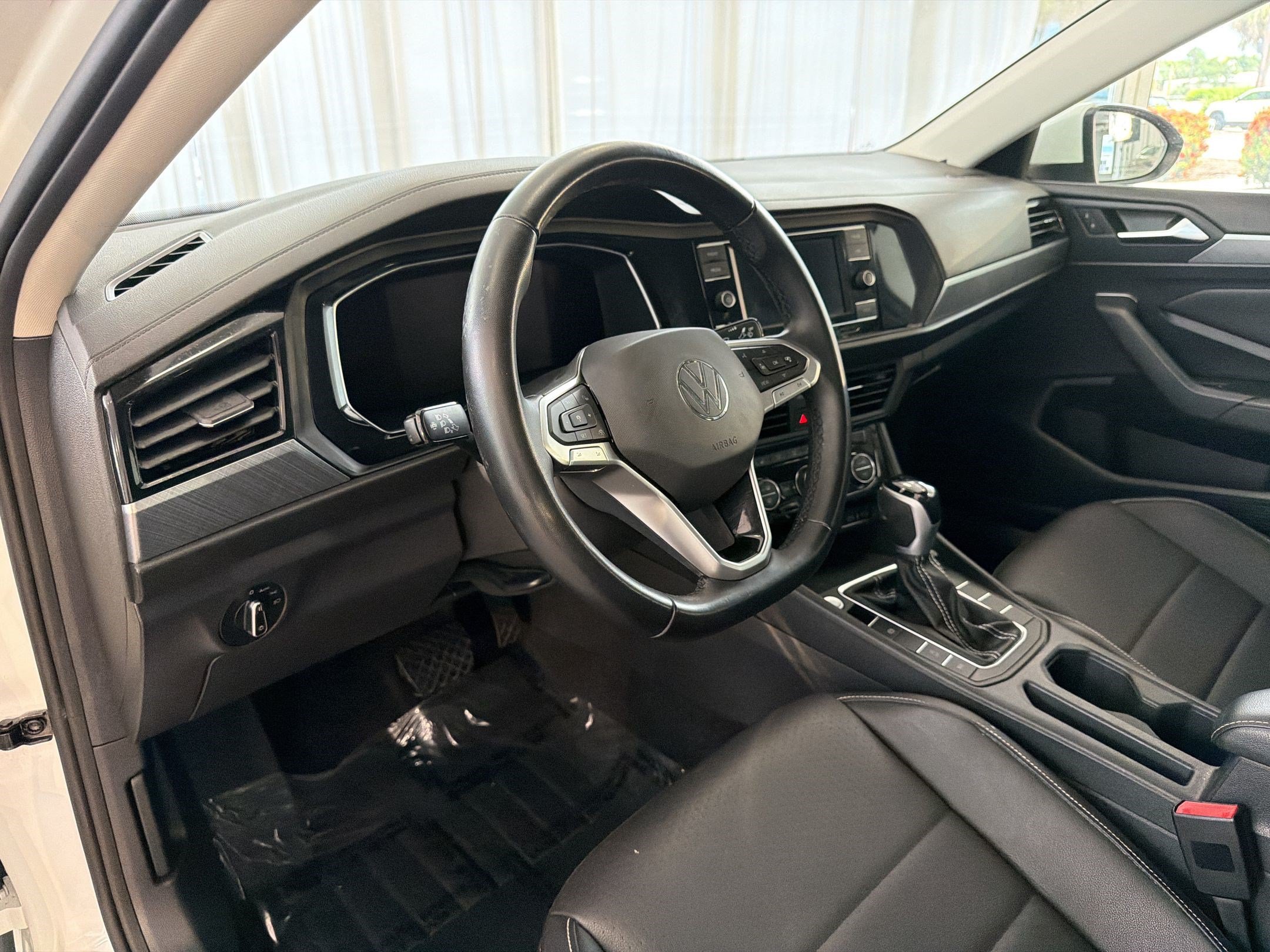 Used 2022 Volkswagen Jetta SE FWD image 4