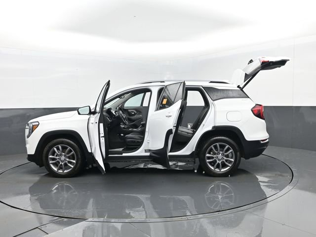 Used 2024 GMC Terrain SLT image 32