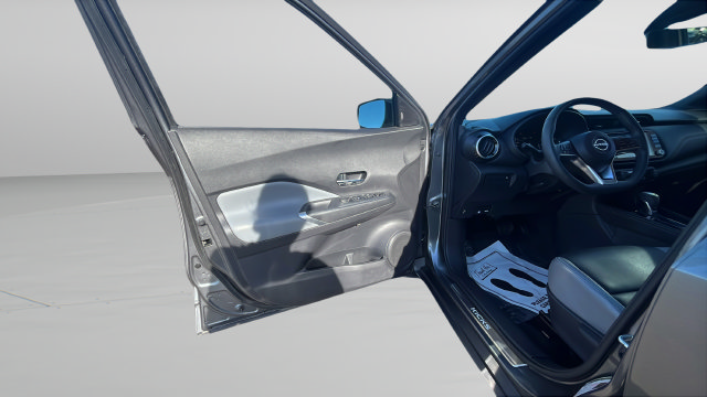 Used 2023 Nissan Kicks SR w/ SR Premium Package FWD image 9