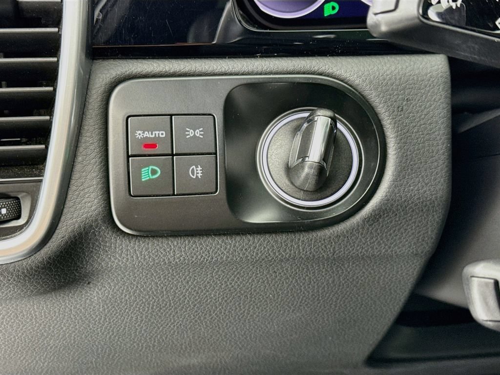 Certified 2023 Porsche Cayenne AWD/4WD image 13