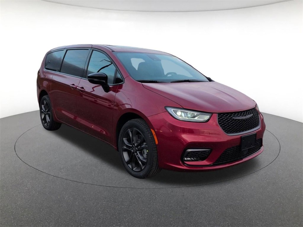 New 2026 Chrysler Pacifica Select