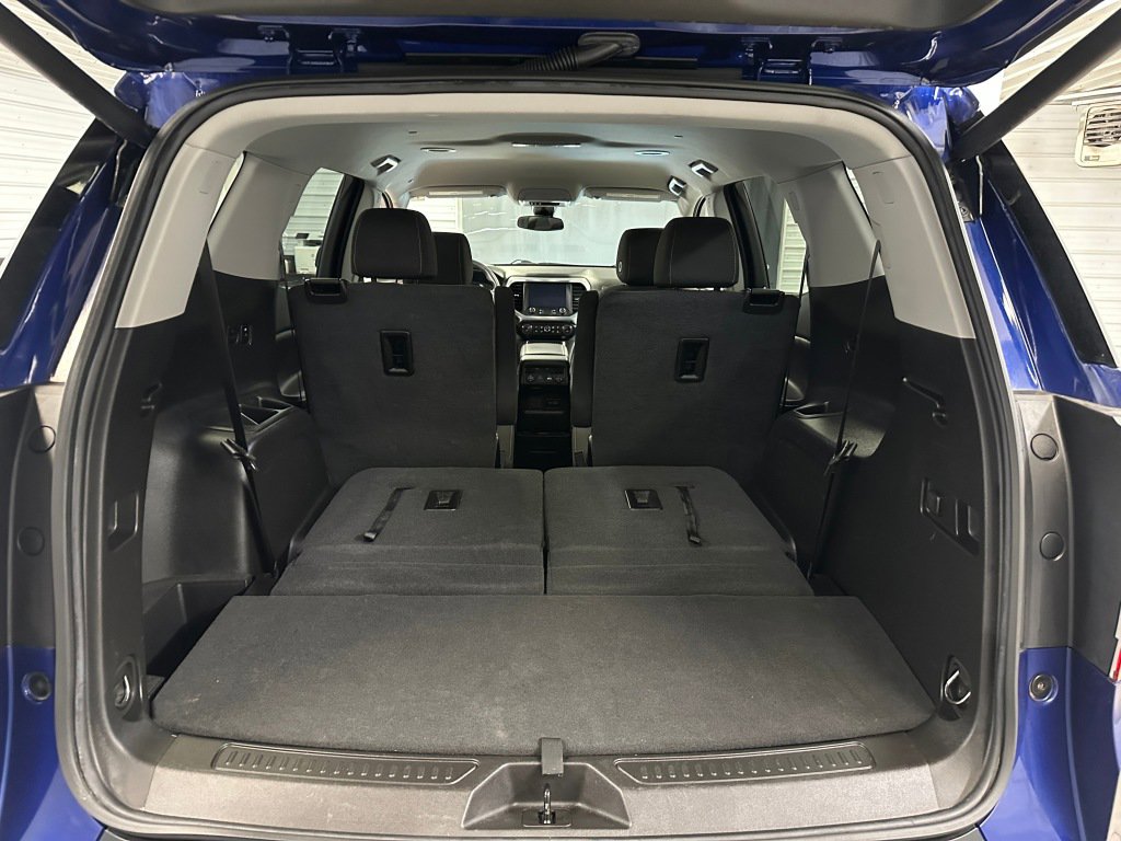 Certified 2023 GMC Acadia SLE w/ Driver Convenience Package image 25