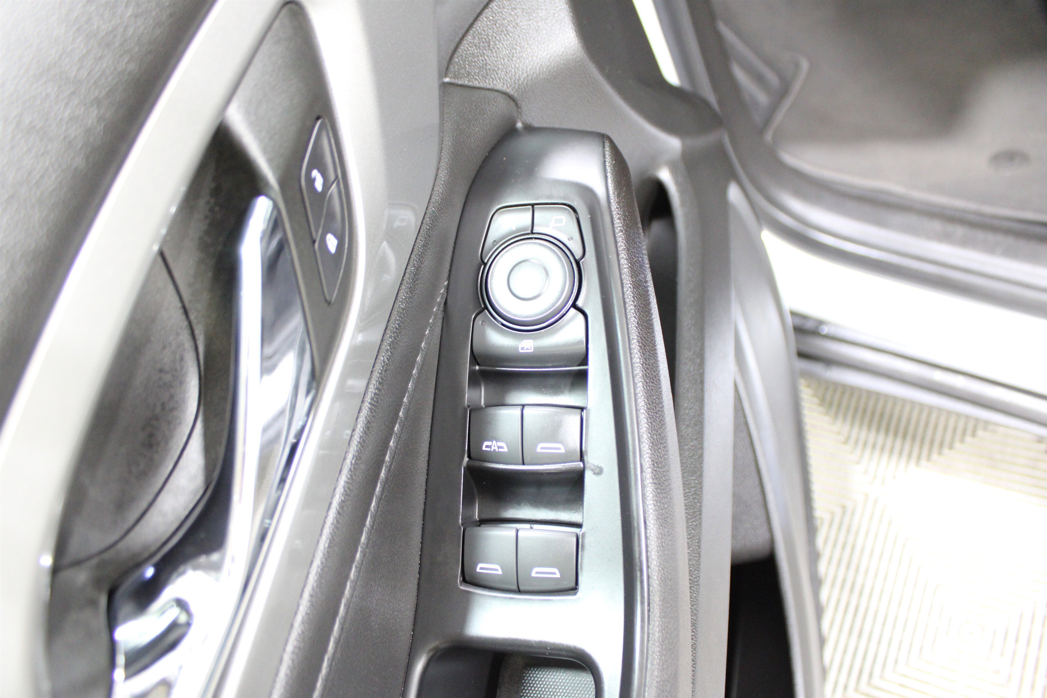 Used 2023 Chevrolet Traverse LT image 7