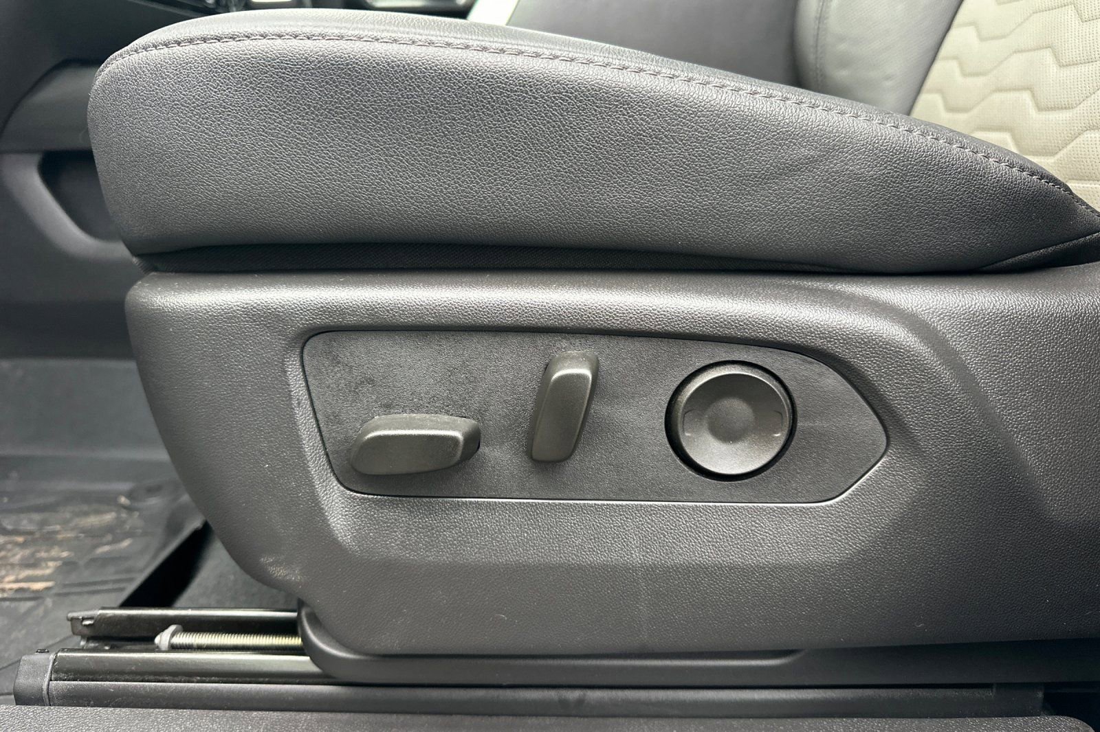 Used 2025 Chevrolet Silverado 1500 ZR2 w/ Technology Package image 12