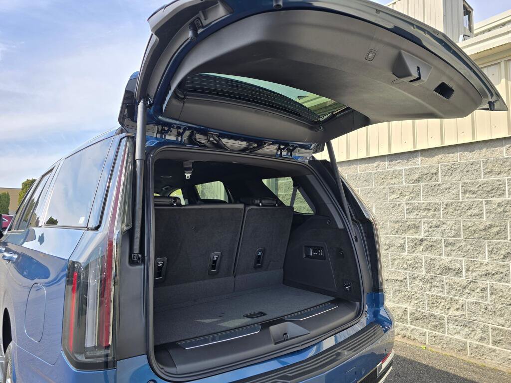 New 2026 Cadillac Escalade 4WD image 8