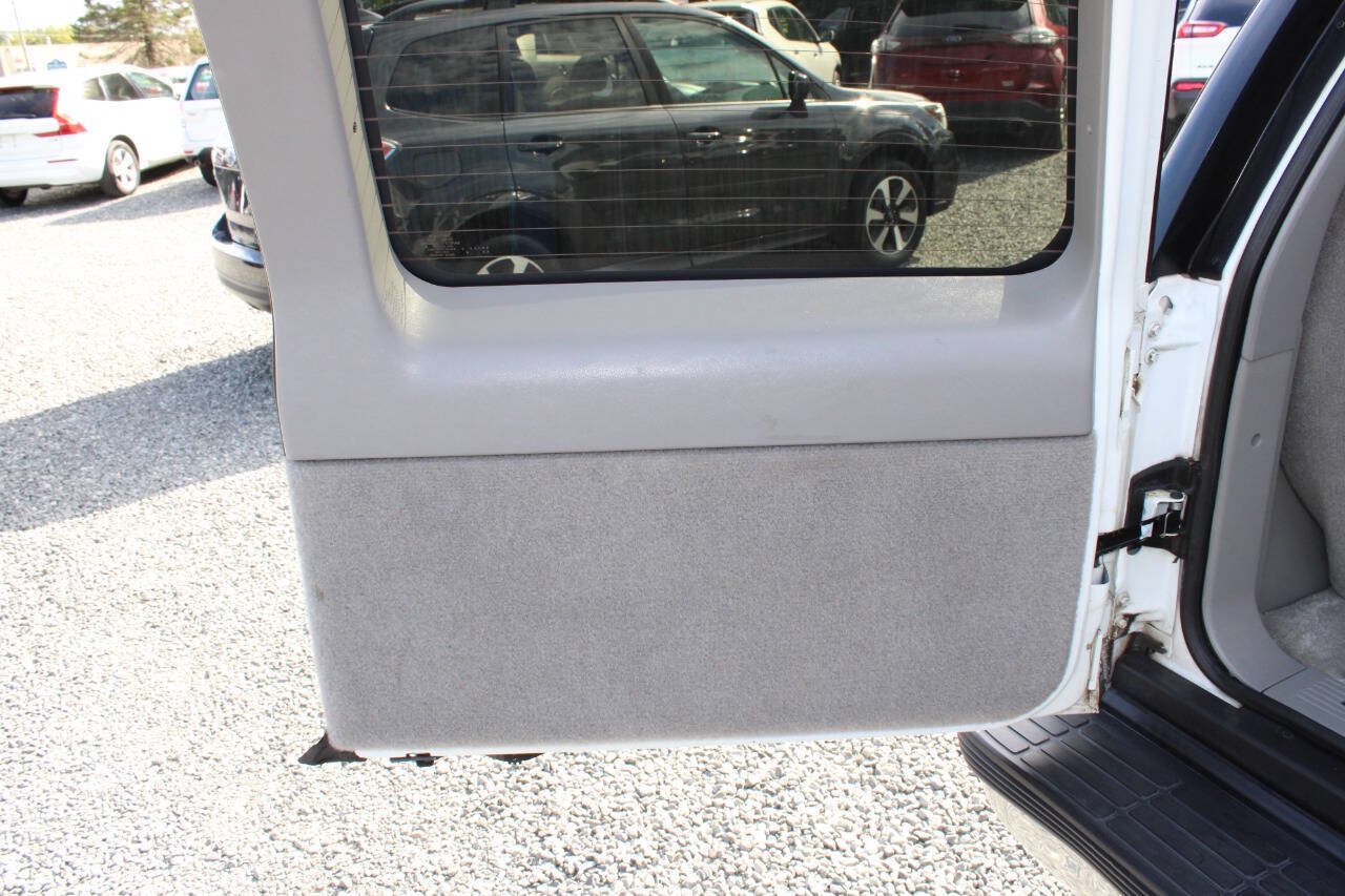 Used 1999 GMC Suburban 4WD w/ Marketing Opt Pkg 3 image 32