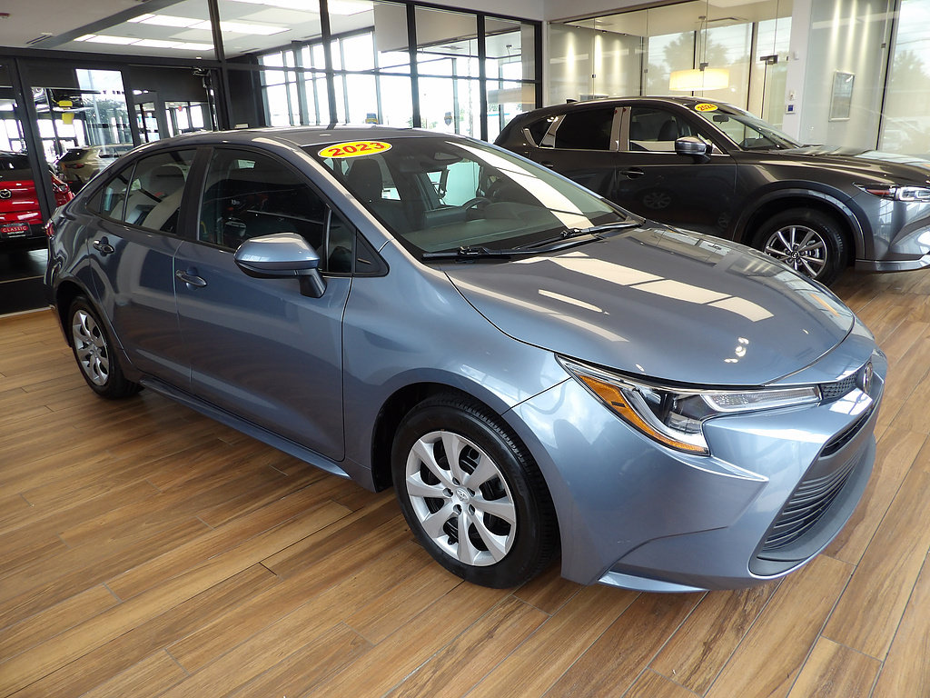Used 2023 Toyota Corolla LE FWD image 3