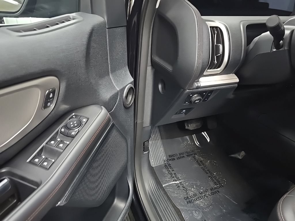 Certified 2025 Ford Expedition Active AWD/4WD image 32
