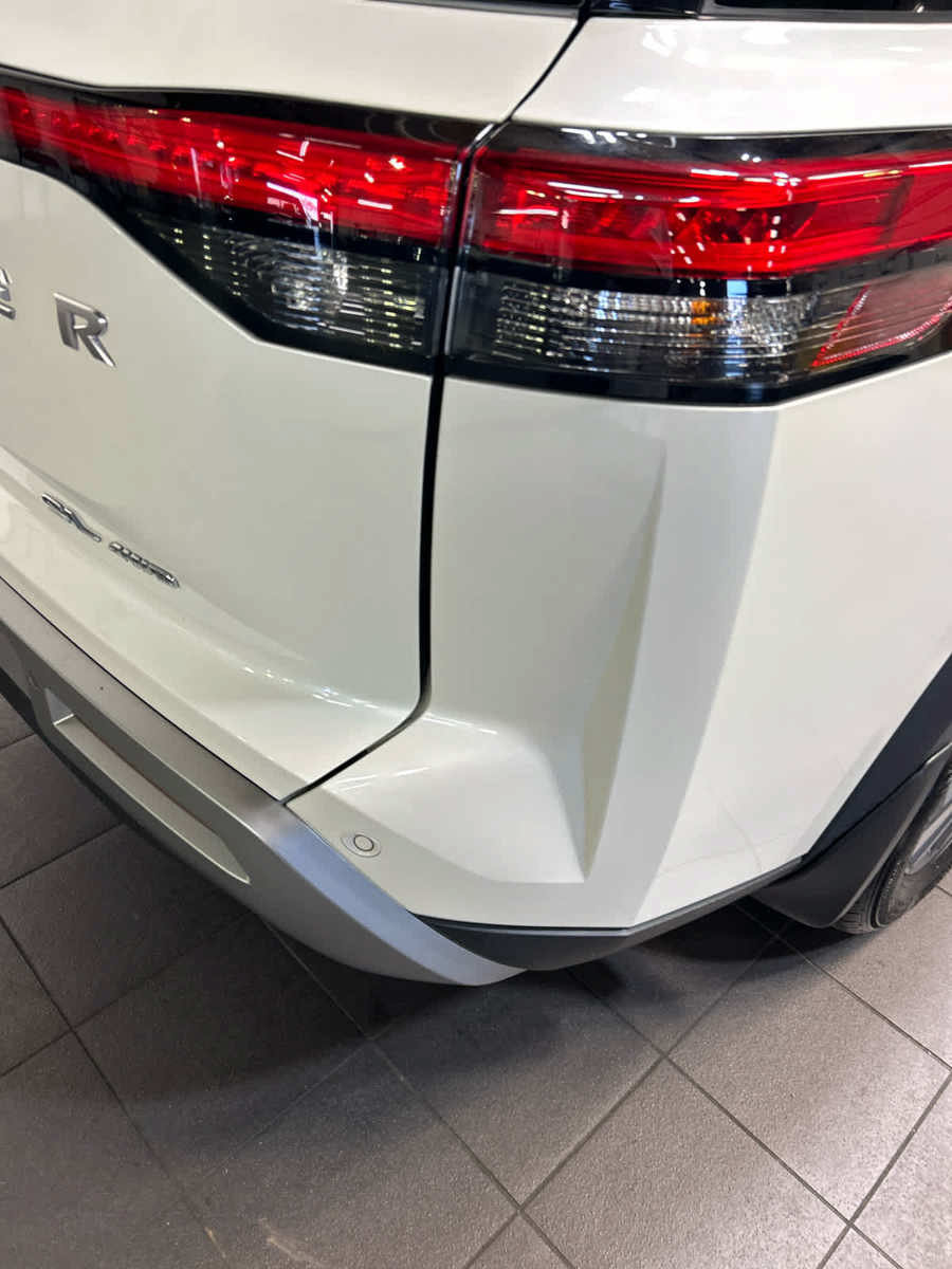 Used 2024 Nissan Pathfinder SL AWD/4WD image 6