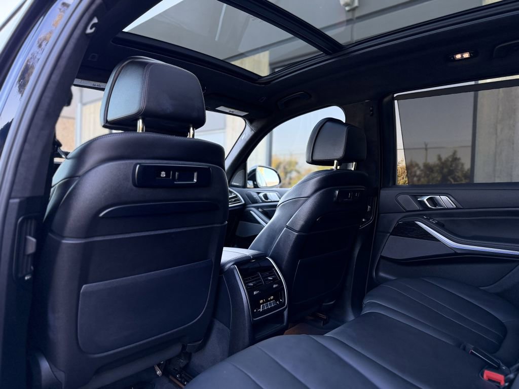 Used 2022 BMW X7 M50i AWD/4WD image 22