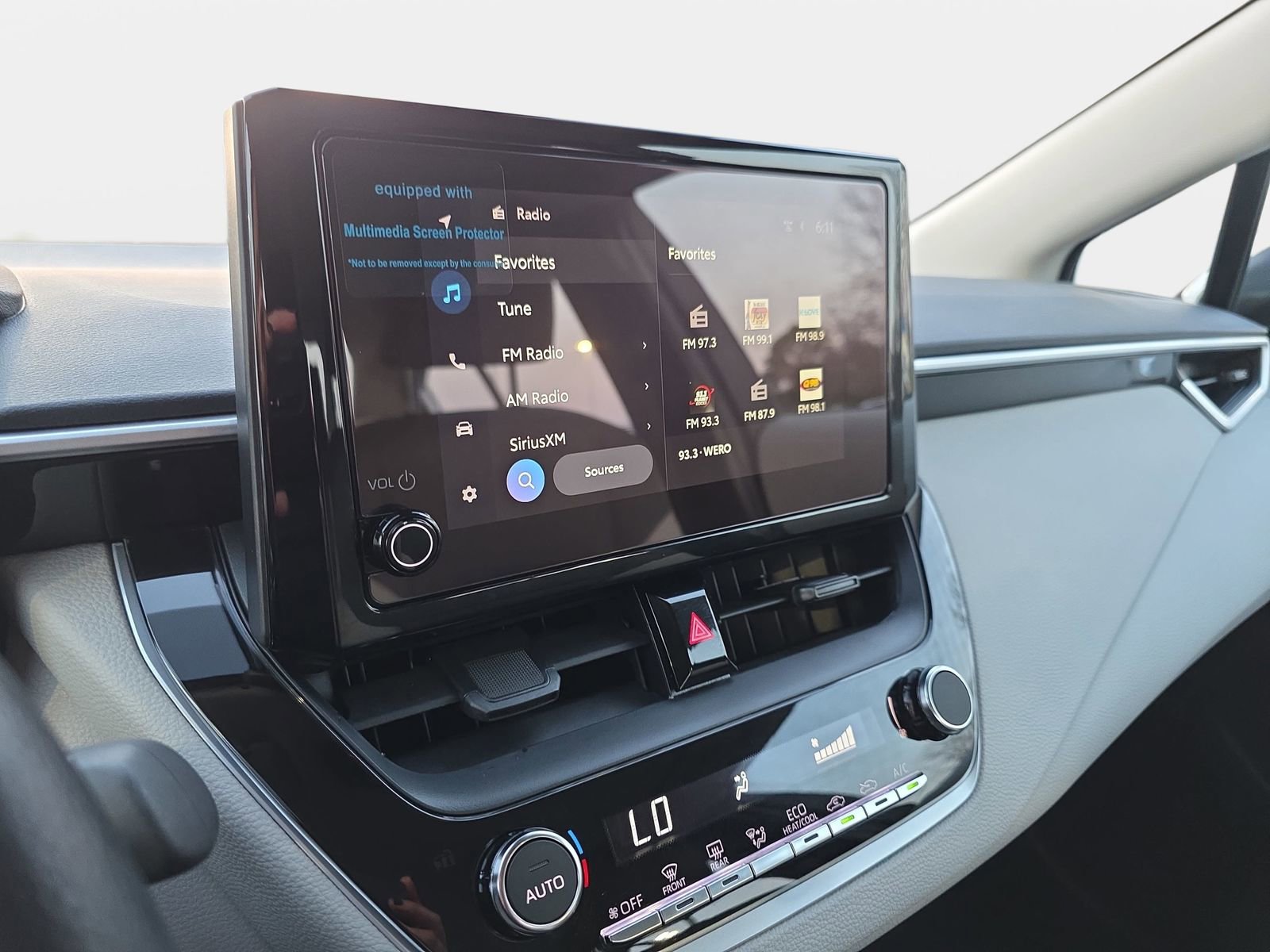 Used 2025 Toyota Corolla LE image 19