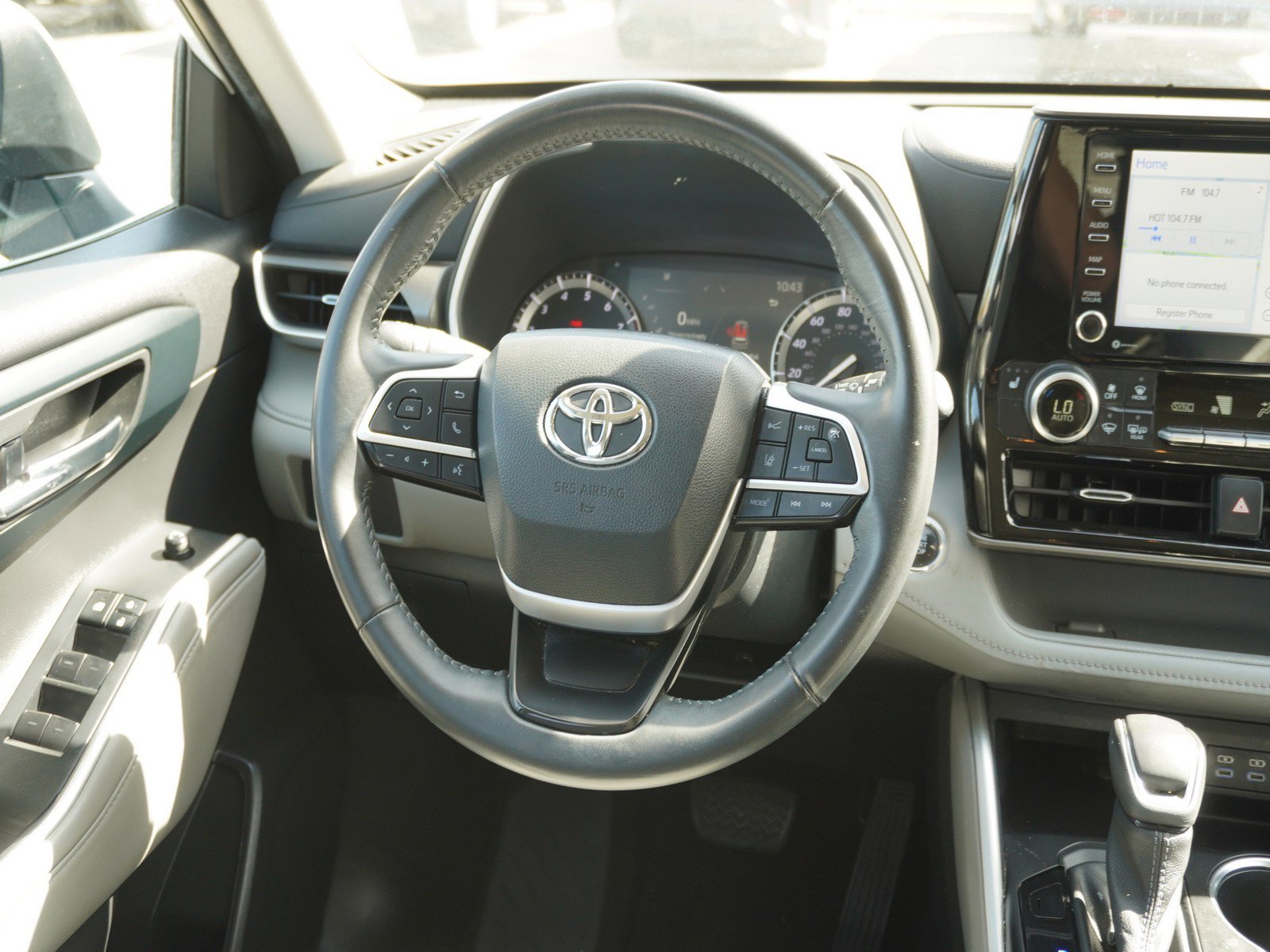 Used 2022 Toyota Highlander XLE image 19