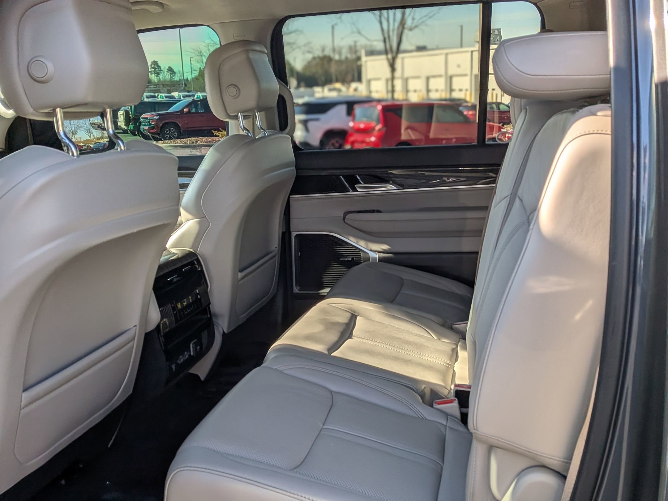 Used 2022 Jeep Wagoneer Series II image 33