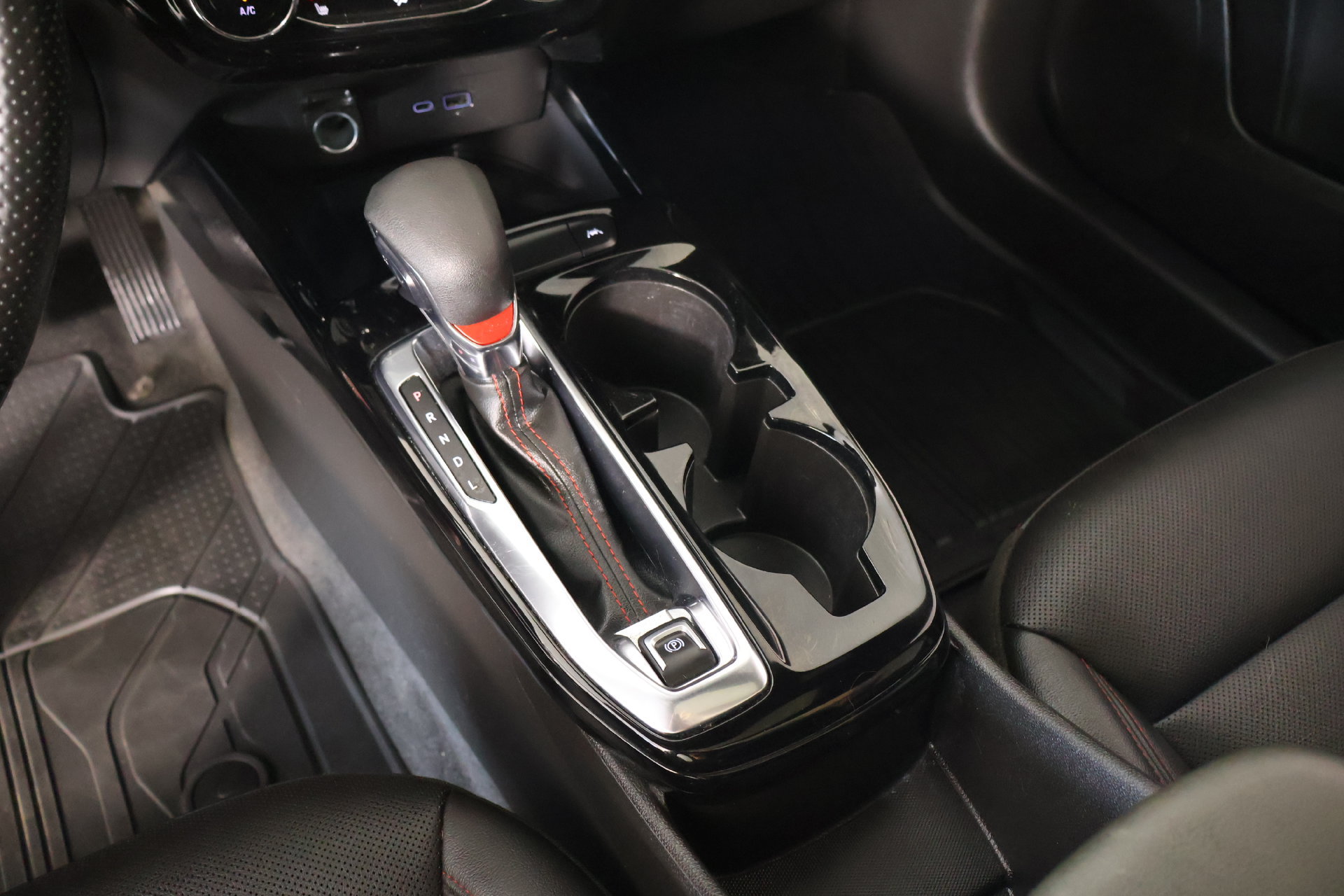 Used 2026 Chevrolet Trax RS w/ Sunroof Package FWD image 8