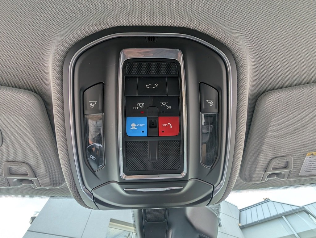 Used 2022 Jeep Grand Cherokee Limited image 31