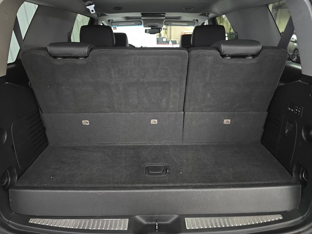 Used 2018 Chevrolet Tahoe Premier AWD/4WD image 13