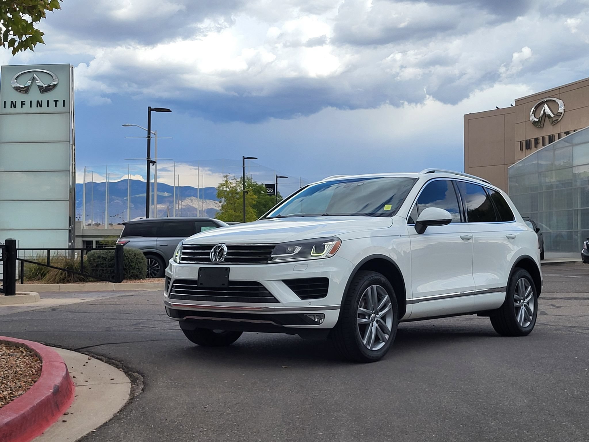 Used 2015 Volkswagen Touareg VR6