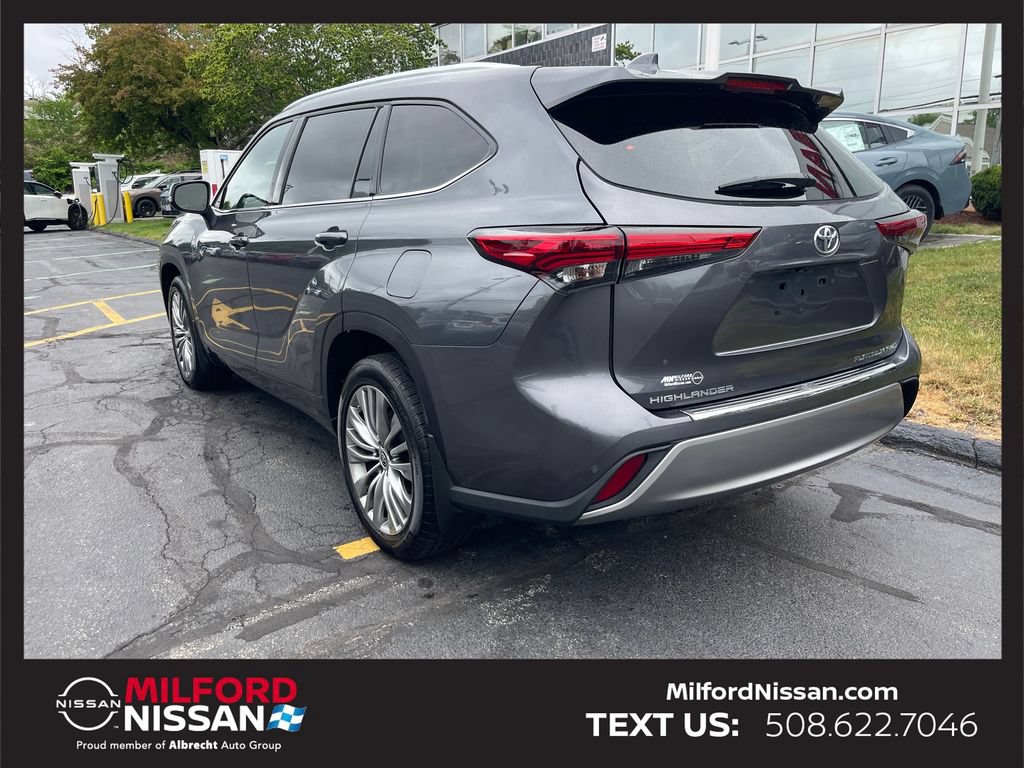 Used 2021 Toyota Highlander Platinum AWD/4WD image 3